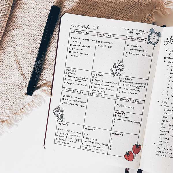 Bullet journal simple minimalistic weekly log